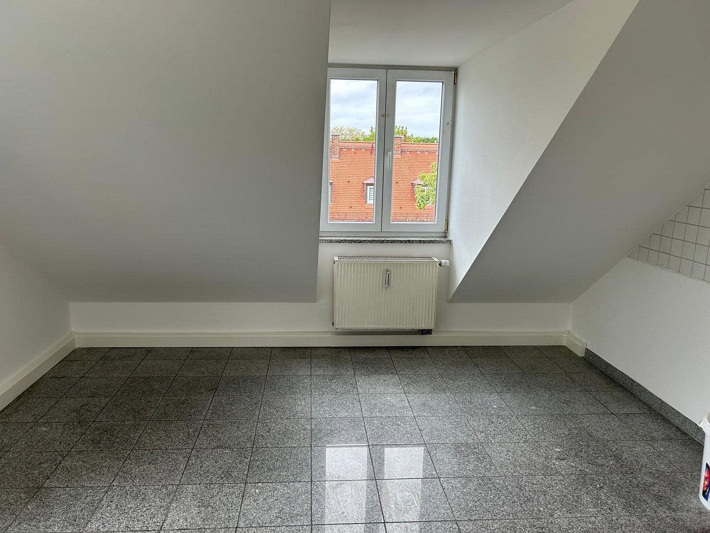 Prenájom bytu 3-izbový 86 m², Einhornalle 41, München, Bavorsko Prenájom bytu 3-izbový 86 m², Einhornalle 41, München, Bavorsko