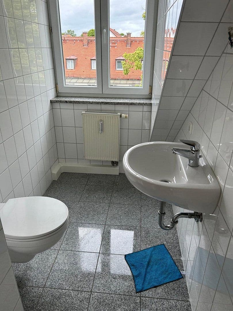 Prenájom bytu 3-izbový 86 m², Einhornalle 41, München, Bavorsko Prenájom bytu 3-izbový 86 m², Einhornalle 41, München, Bavorsko