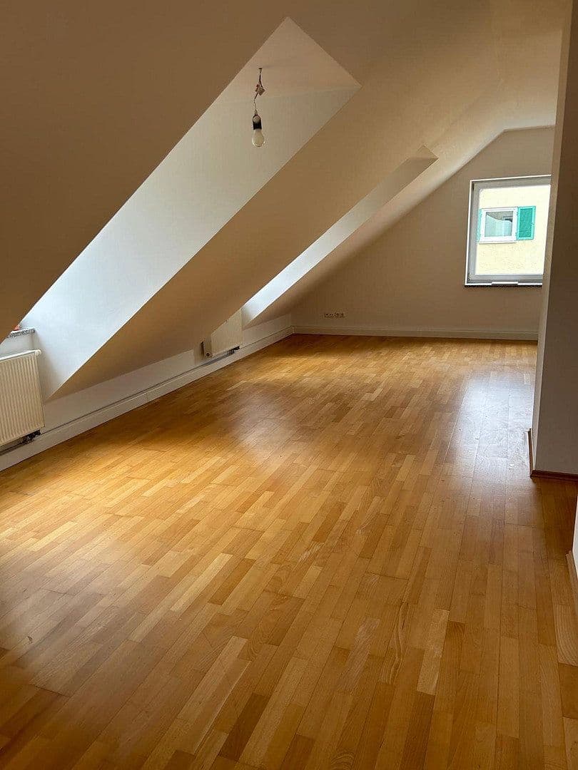 Prenájom bytu 3-izbový 86 m², Einhornalle 41, München, Bavorsko Prenájom bytu 3-izbový 86 m², Einhornalle 41, München, Bavorsko
