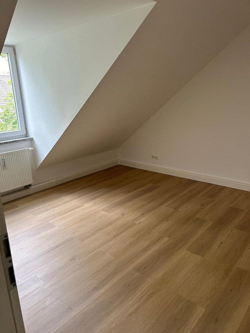 Prenájom bytu 3-izbový 86 m², Einhornalle 41, München, Bavorsko Prenájom bytu 3-izbový 86 m², Einhornalle 41, München, Bavorsko
