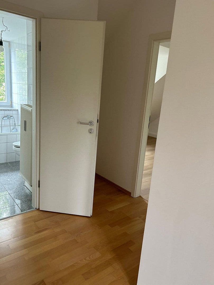 Prenájom bytu 3-izbový 86 m², Einhornalle 41, München, Bavorsko Prenájom bytu 3-izbový 86 m², Einhornalle 41, München, Bavorsko