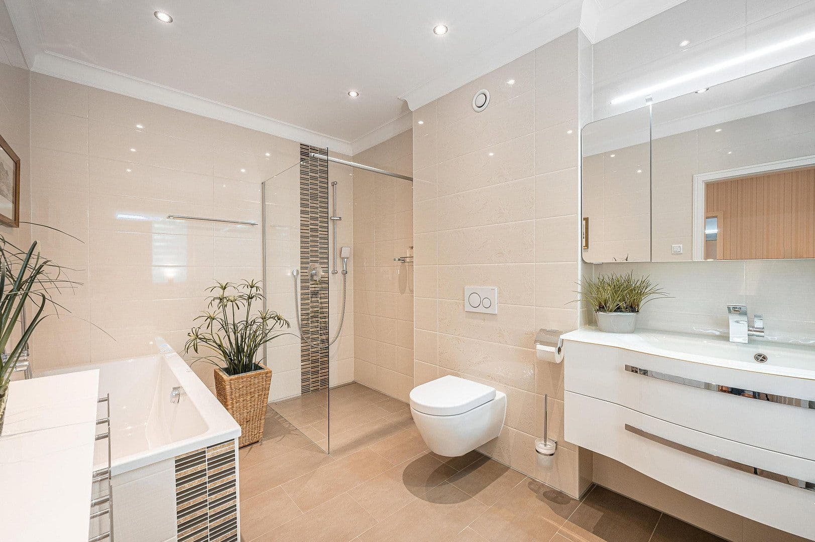 Predaj domu 215 m², pozemok 824 m², Falkensee, Brandenbursko Predaj domu 215 m², pozemok 824 m², Falkensee, Brandenbursko