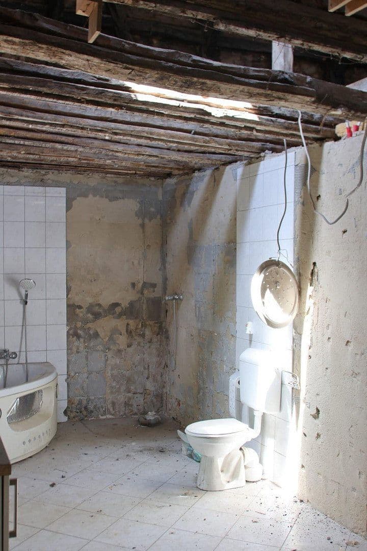 Predaj domu 130 m², pozemok 276 m², Hauptstr. 37, Wachenheim, Porýnie-Falcko Predaj domu 130 m², pozemok 276 m², Hauptstr. 37, Wachenheim, Porýnie-Falcko