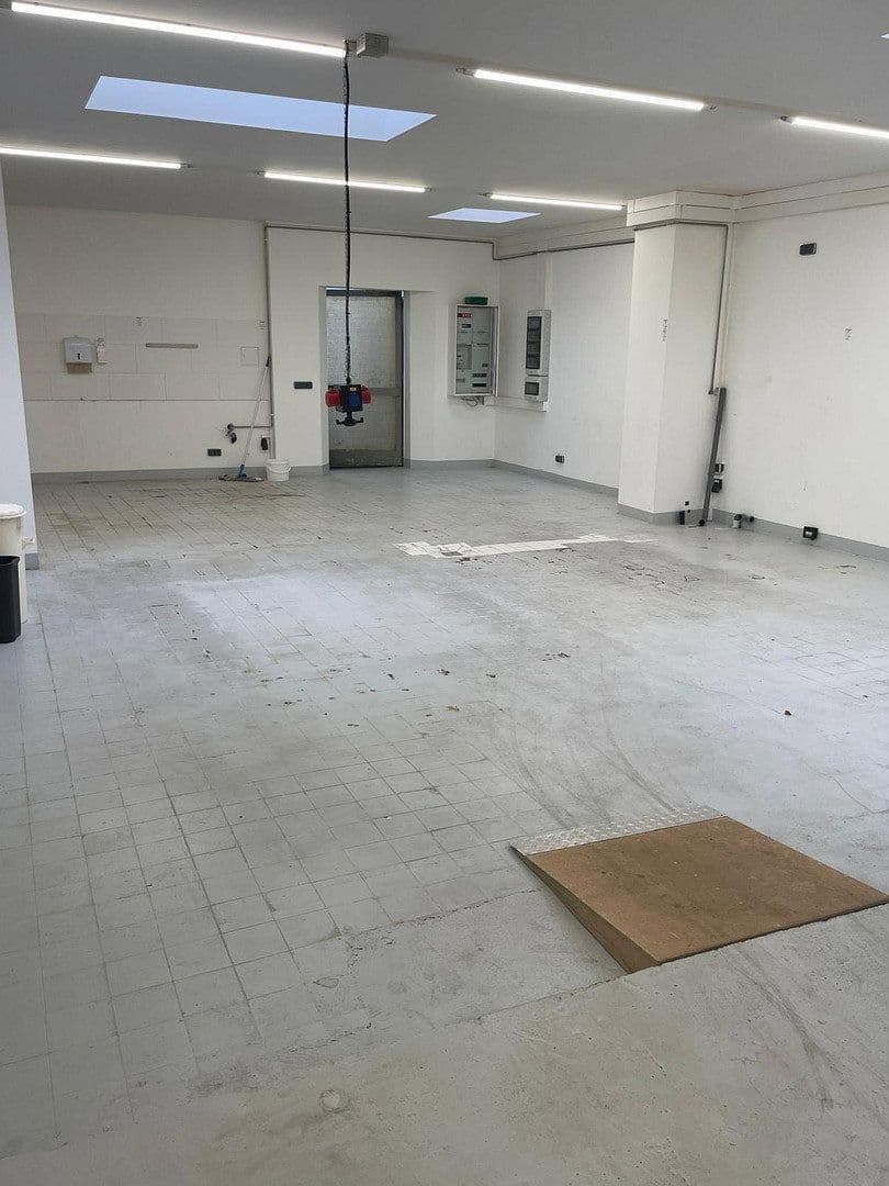 Prenájom nebytového priestoru 150 m², Köln, Severné Porýnie - Westfálsko Prenájom nebytového priestoru 150 m², Köln, Severné Porýnie - Westfálsko