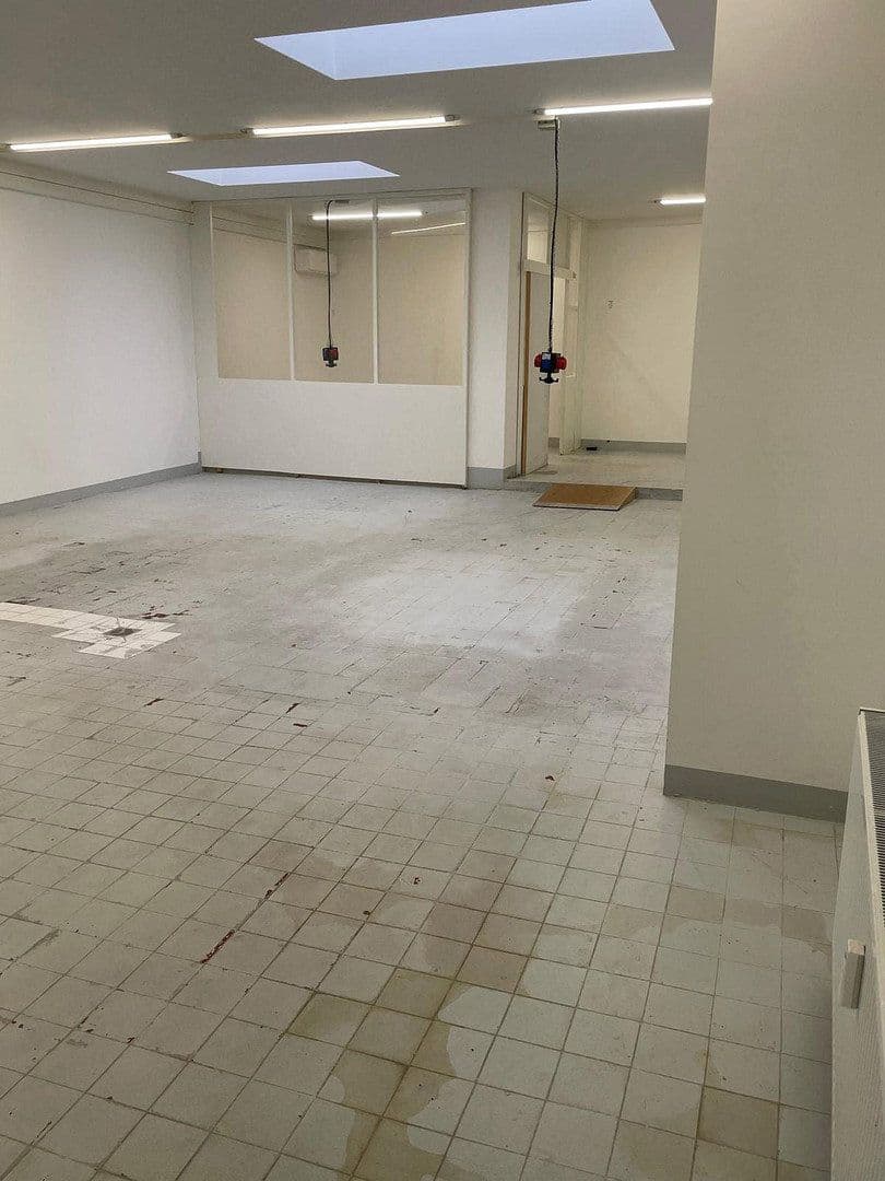 Prenájom nebytového priestoru 150 m², Köln, Severné Porýnie - Westfálsko Prenájom nebytového priestoru 150 m², Köln, Severné Porýnie - Westfálsko