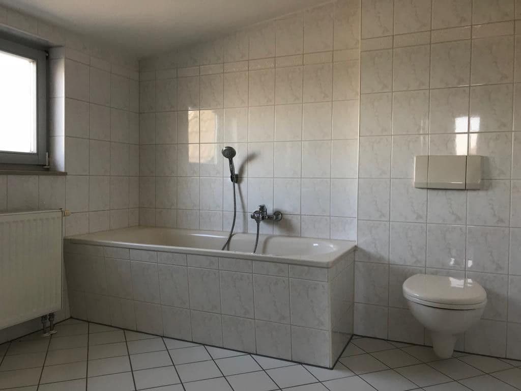 Prenájom bytu 2-izbový 71 m², Carolastraße 32, Zwickau, Sasko Prenájom bytu 2-izbový 71 m², Carolastraße 32, Zwickau, Sasko
