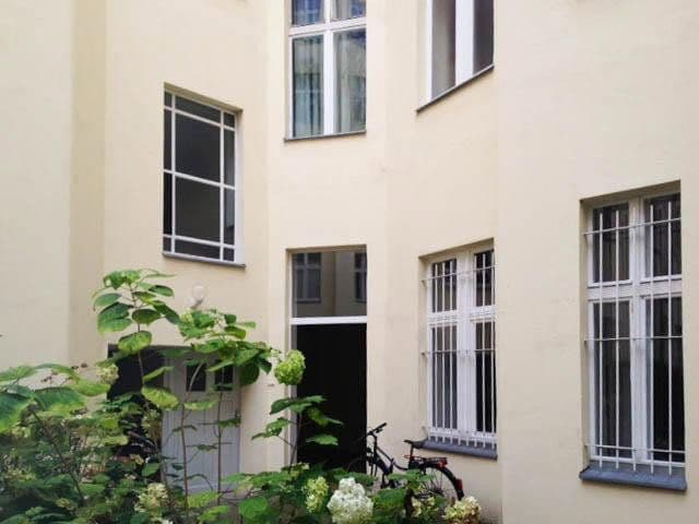 Predaj bytu 3-izbový 95 m², Bornholmer Straße 80, Berlin, Berlín Predaj bytu 3-izbový 95 m², Bornholmer Straße 80, Berlin, Berlín