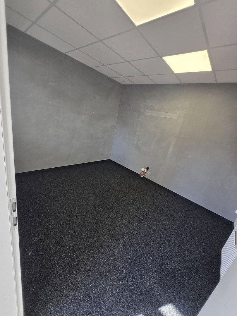 Prenájom nebytového priestoru 450 m², Viersener Straße 240, Mönchengladbach, Severné Porýnie - Westfálsko Prenájom nebytového priestoru 450 m², Viersener Straße 240, Mönchengladbach, Severné Porýnie - Westfálsko