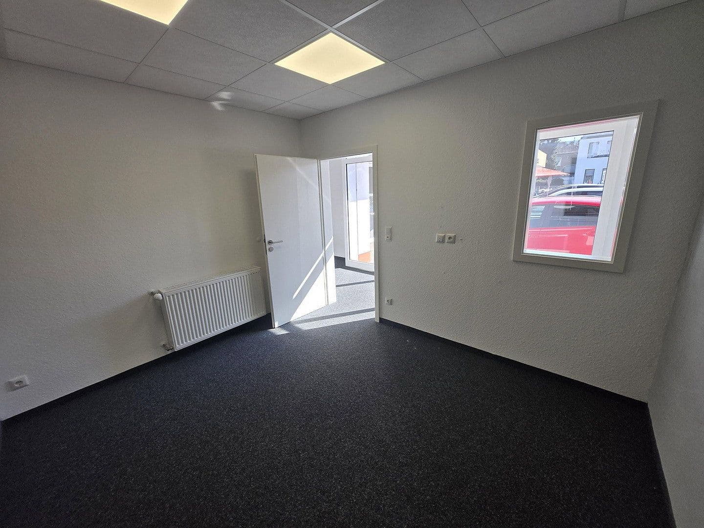Prenájom nebytového priestoru 450 m², Viersener Straße 240, Mönchengladbach, Severné Porýnie - Westfálsko Prenájom nebytového priestoru 450 m², Viersener Straße 240, Mönchengladbach, Severné Porýnie - Westfálsko