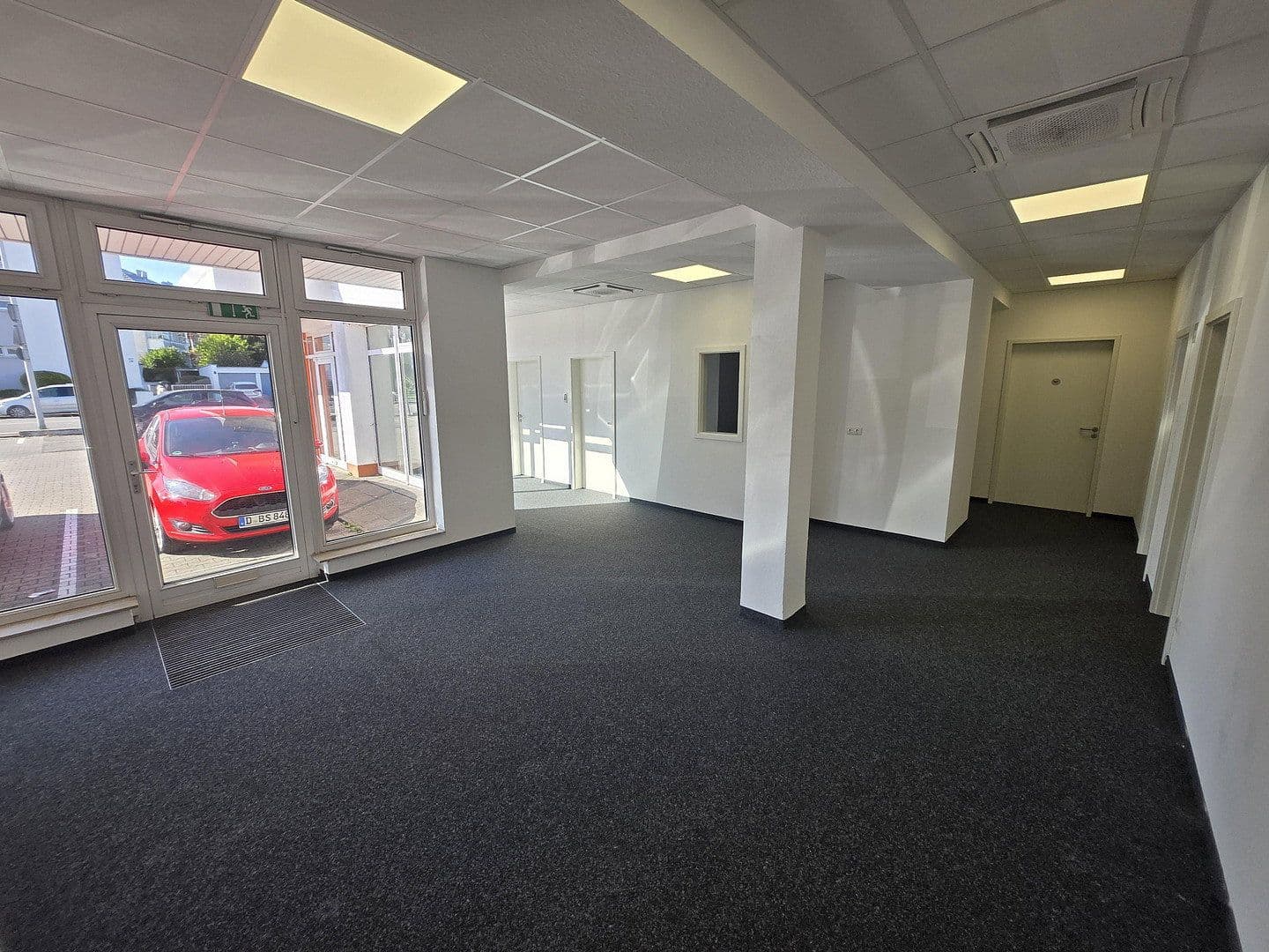 Prenájom nebytového priestoru 450 m², Viersener Straße 240, Mönchengladbach, Severné Porýnie - Westfálsko Prenájom nebytového priestoru 450 m², Viersener Straße 240, Mönchengladbach, Severné Porýnie - Westfálsko
