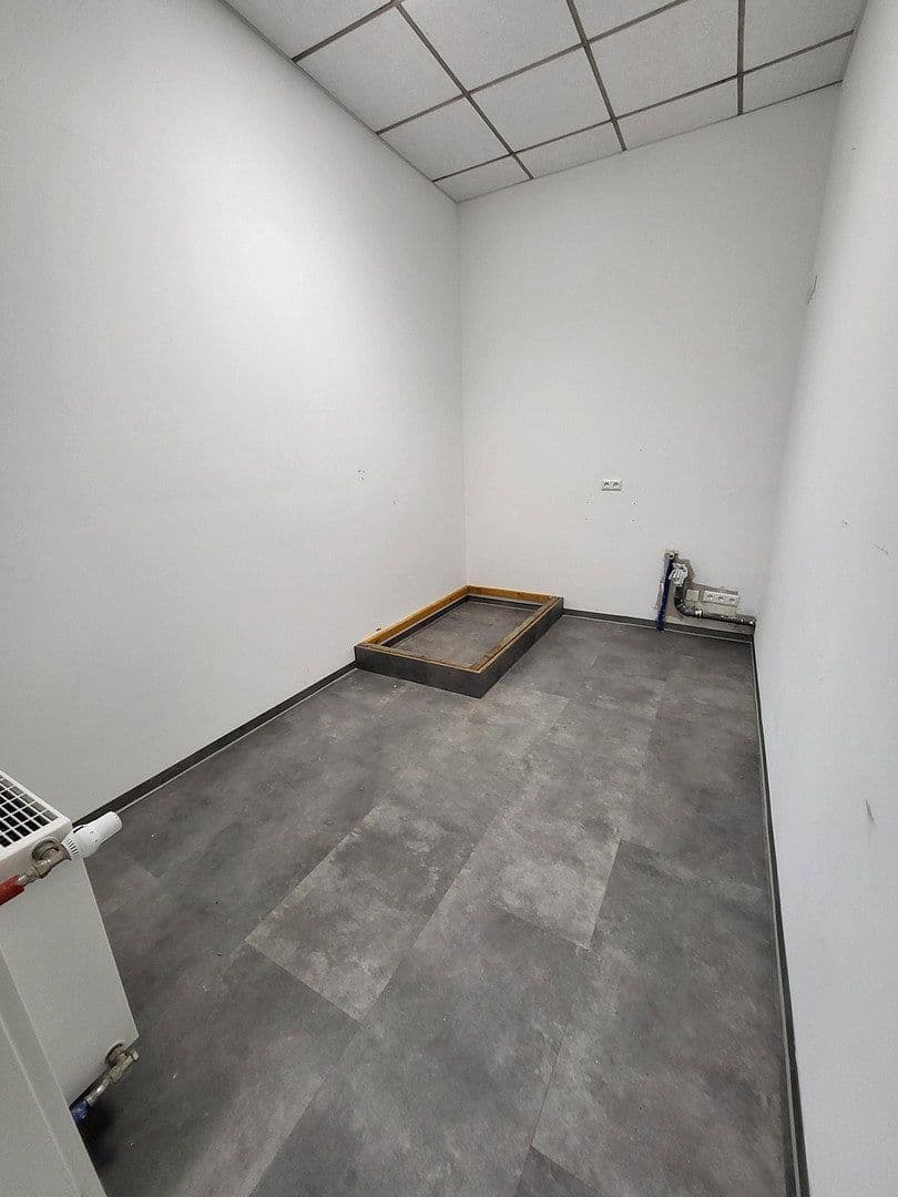 Prenájom nebytového priestoru 450 m², Viersener Straße 240, Mönchengladbach, Severné Porýnie - Westfálsko Prenájom nebytového priestoru 450 m², Viersener Straße 240, Mönchengladbach, Severné Porýnie - Westfálsko