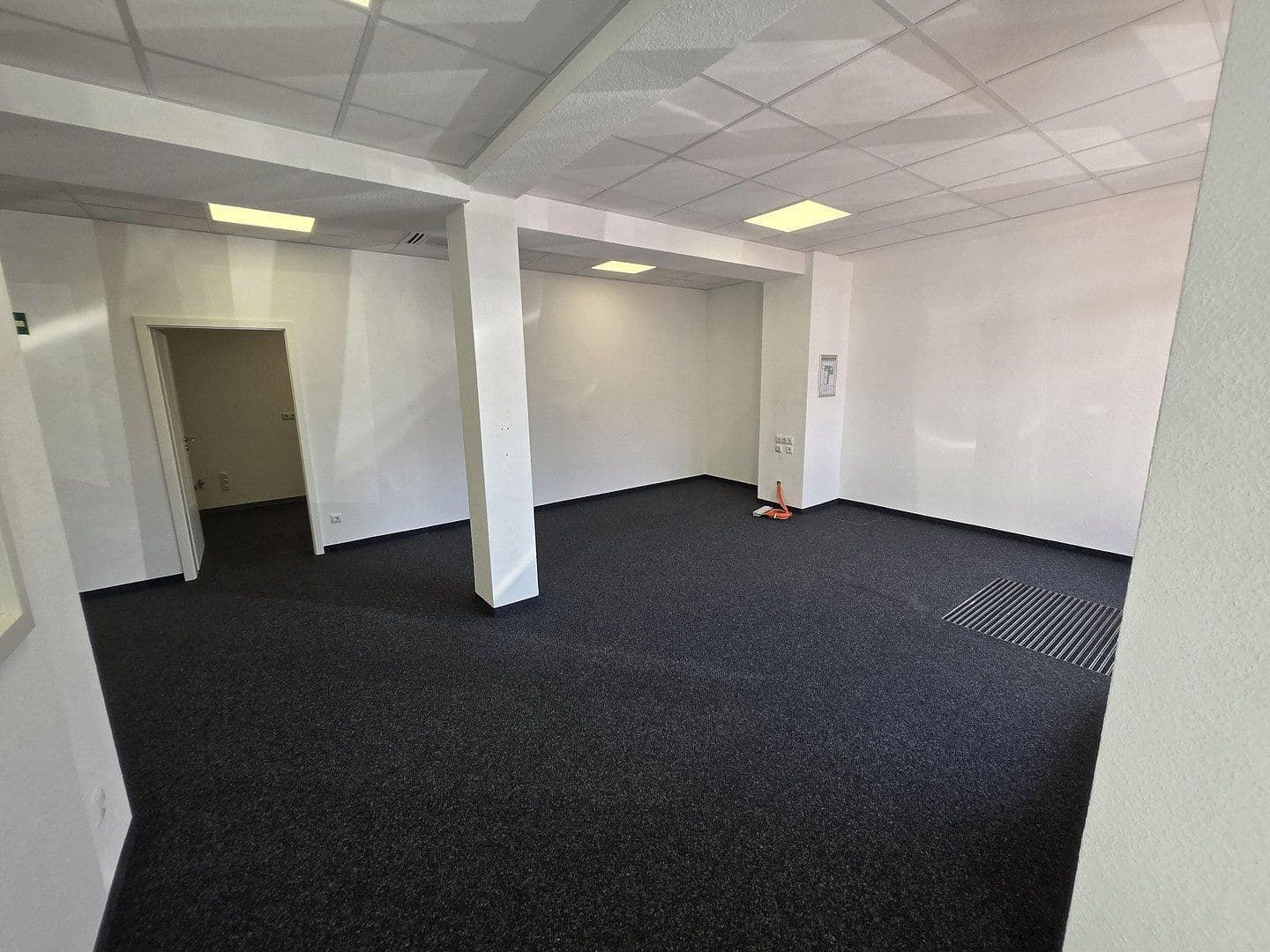 Prenájom nebytového priestoru 450 m², Viersener Straße 240, Mönchengladbach, Severné Porýnie - Westfálsko Prenájom nebytového priestoru 450 m², Viersener Straße 240, Mönchengladbach, Severné Porýnie - Westfálsko