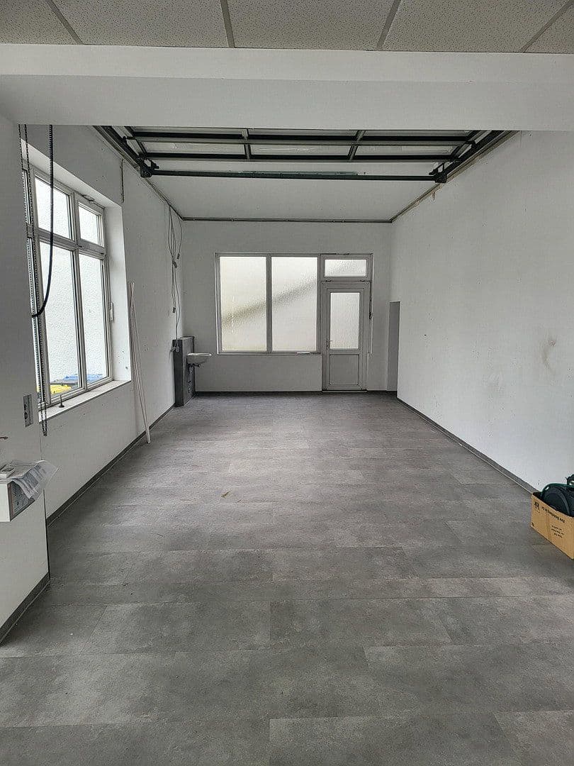 Prenájom nebytového priestoru 450 m², Viersener Straße 240, Mönchengladbach, Severné Porýnie - Westfálsko Prenájom nebytového priestoru 450 m², Viersener Straße 240, Mönchengladbach, Severné Porýnie - Westfálsko