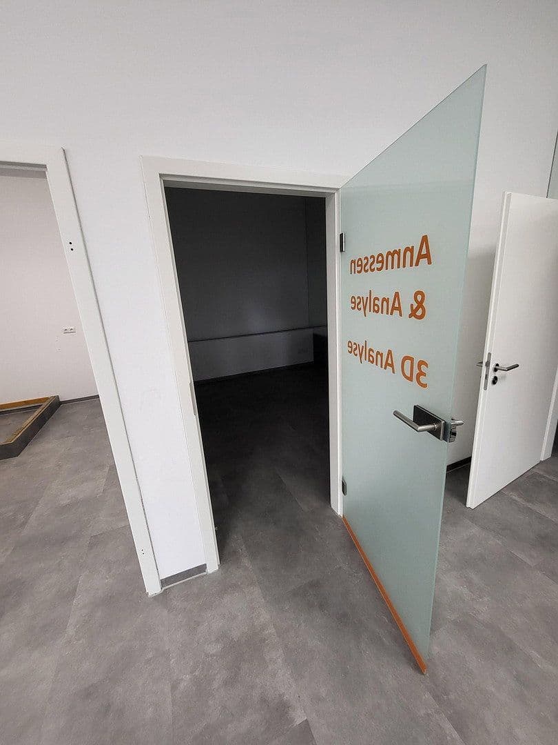 Prenájom nebytového priestoru 450 m², Viersener Straße 240, Mönchengladbach, Severné Porýnie - Westfálsko Prenájom nebytového priestoru 450 m², Viersener Straße 240, Mönchengladbach, Severné Porýnie - Westfálsko