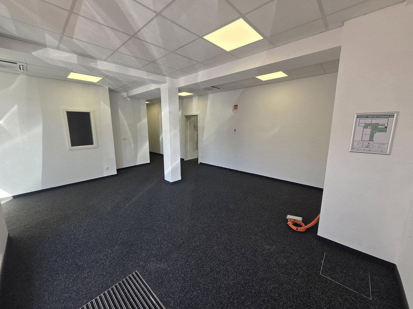 Prenájom nebytového priestoru 450 m², Viersener Straße 240, Mönchengladbach, Severné Porýnie - Westfálsko Prenájom nebytového priestoru 450 m², Viersener Straße 240, Mönchengladbach, Severné Porýnie - Westfálsko