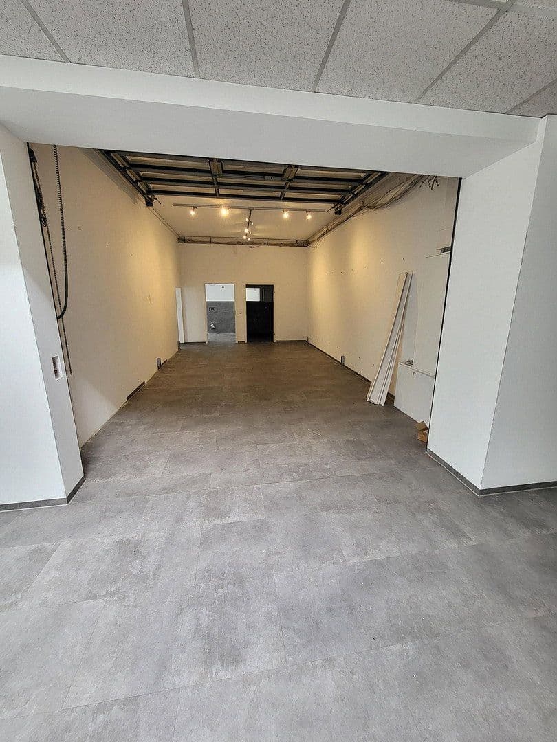 Prenájom nebytového priestoru 450 m², Viersener Straße 240, Mönchengladbach, Severné Porýnie - Westfálsko Prenájom nebytového priestoru 450 m², Viersener Straße 240, Mönchengladbach, Severné Porýnie - Westfálsko