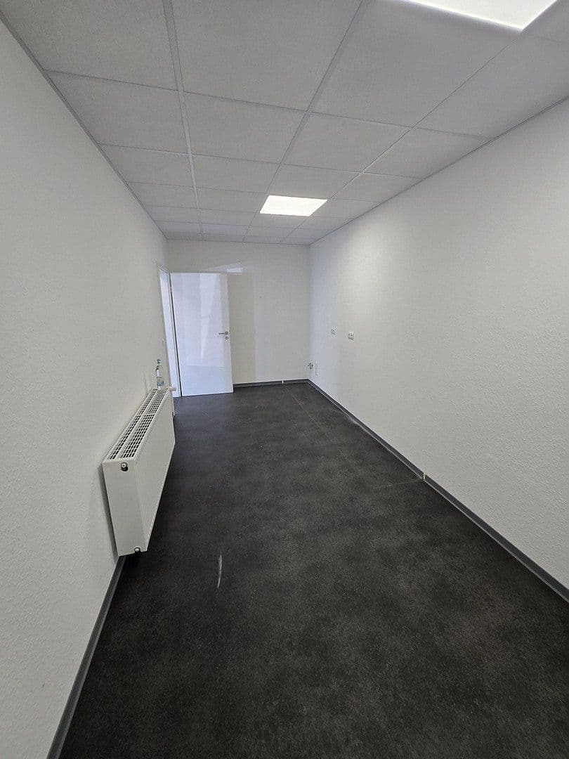 Prenájom nebytového priestoru 450 m², Viersener Straße 240, Mönchengladbach, Severné Porýnie - Westfálsko Prenájom nebytového priestoru 450 m², Viersener Straße 240, Mönchengladbach, Severné Porýnie - Westfálsko