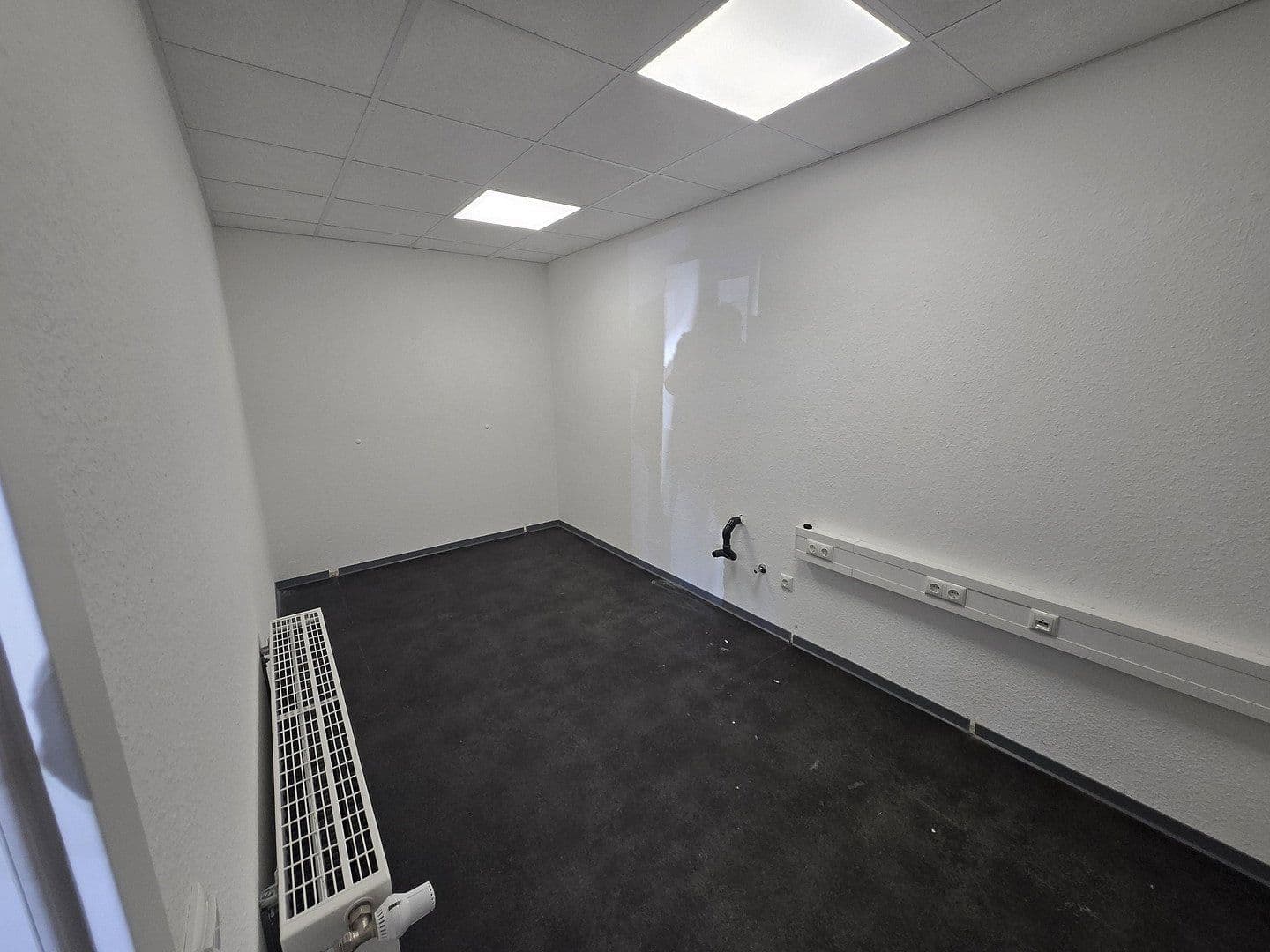 Prenájom nebytového priestoru 450 m², Viersener Straße 240, Mönchengladbach, Severné Porýnie - Westfálsko Prenájom nebytového priestoru 450 m², Viersener Straße 240, Mönchengladbach, Severné Porýnie - Westfálsko
