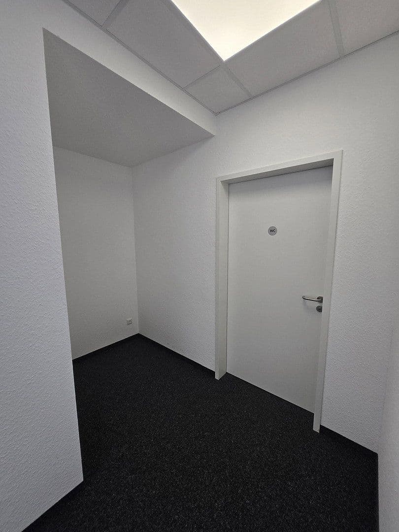 Prenájom nebytového priestoru 450 m², Viersener Straße 240, Mönchengladbach, Severné Porýnie - Westfálsko Prenájom nebytového priestoru 450 m², Viersener Straße 240, Mönchengladbach, Severné Porýnie - Westfálsko