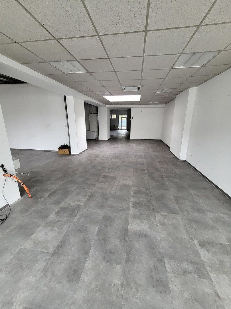 Prenájom nebytového priestoru 450 m², Viersener Straße 240, Mönchengladbach, Severné Porýnie - Westfálsko Prenájom nebytového priestoru 450 m², Viersener Straße 240, Mönchengladbach, Severné Porýnie - Westfálsko