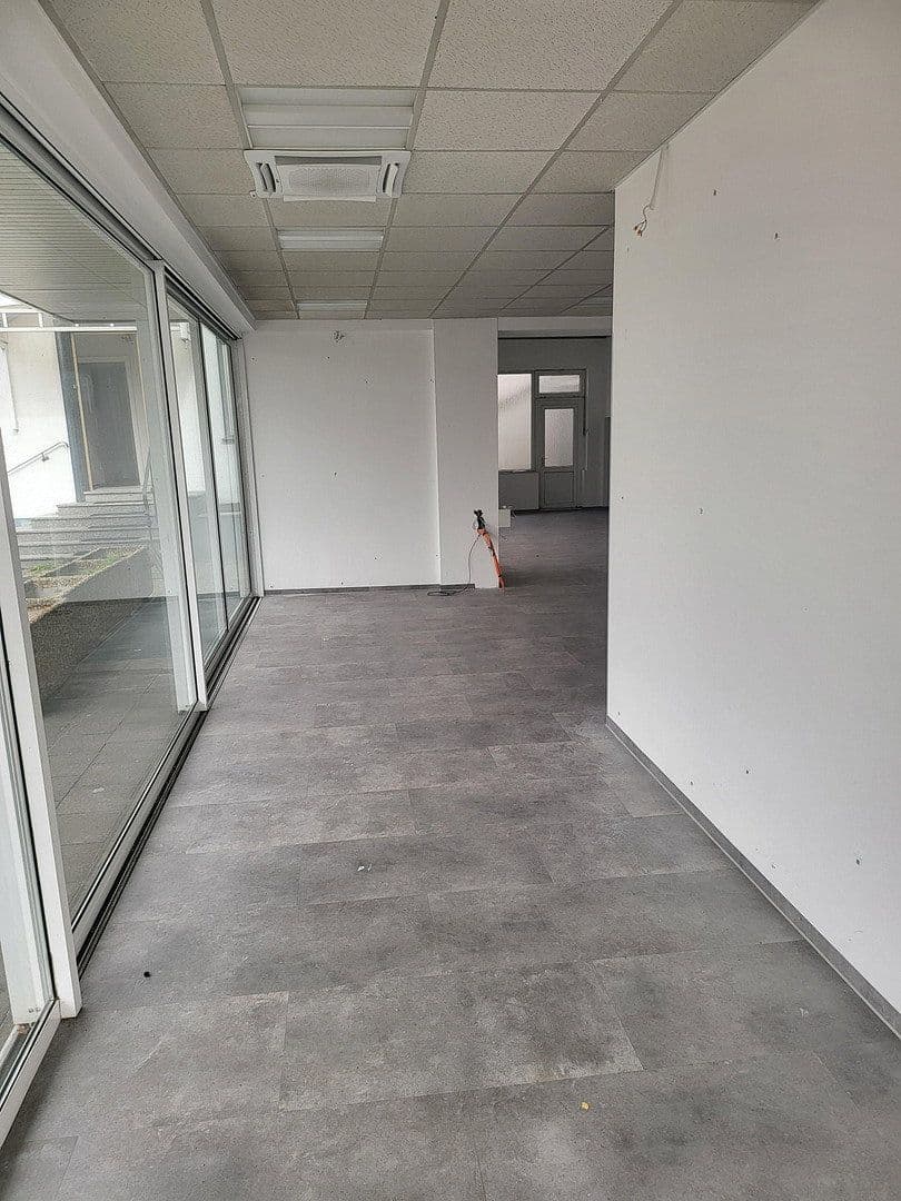 Prenájom nebytového priestoru 450 m², Viersener Straße 240, Mönchengladbach, Severné Porýnie - Westfálsko Prenájom nebytového priestoru 450 m², Viersener Straße 240, Mönchengladbach, Severné Porýnie - Westfálsko