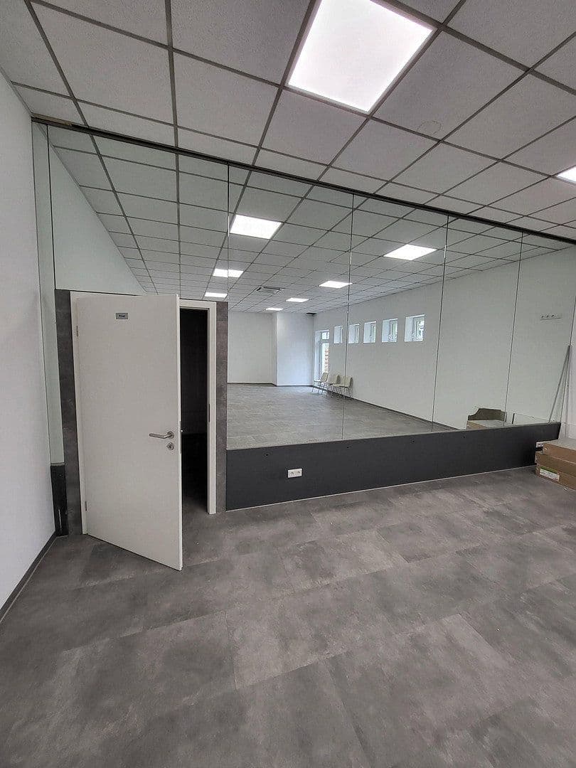 Prenájom nebytového priestoru 450 m², Viersener Straße 240, Mönchengladbach, Severné Porýnie - Westfálsko Prenájom nebytového priestoru 450 m², Viersener Straße 240, Mönchengladbach, Severné Porýnie - Westfálsko
