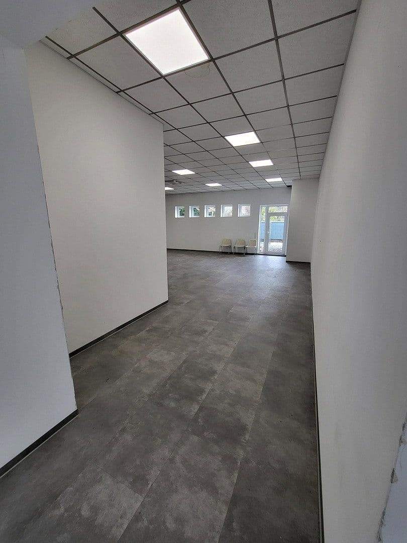 Prenájom nebytového priestoru 450 m², Viersener Straße 240, Mönchengladbach, Severné Porýnie - Westfálsko Prenájom nebytového priestoru 450 m², Viersener Straße 240, Mönchengladbach, Severné Porýnie - Westfálsko