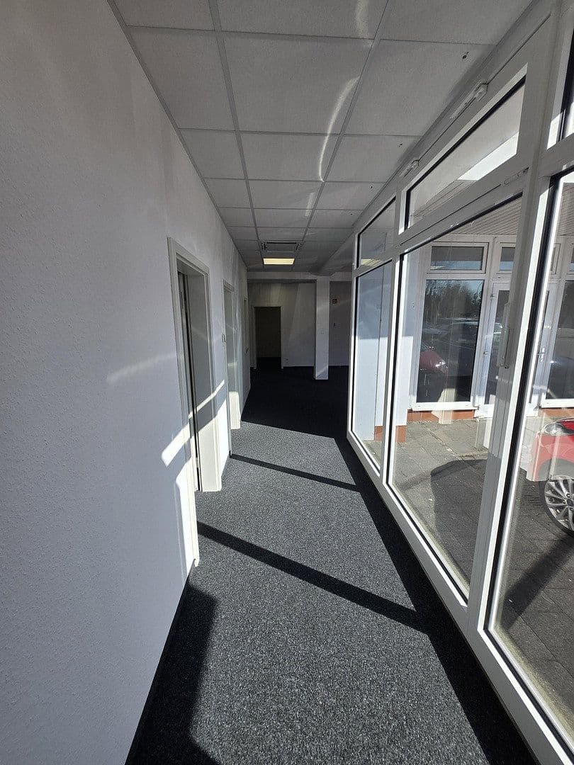 Prenájom nebytového priestoru 450 m², Viersener Straße 240, Mönchengladbach, Severné Porýnie - Westfálsko Prenájom nebytového priestoru 450 m², Viersener Straße 240, Mönchengladbach, Severné Porýnie - Westfálsko