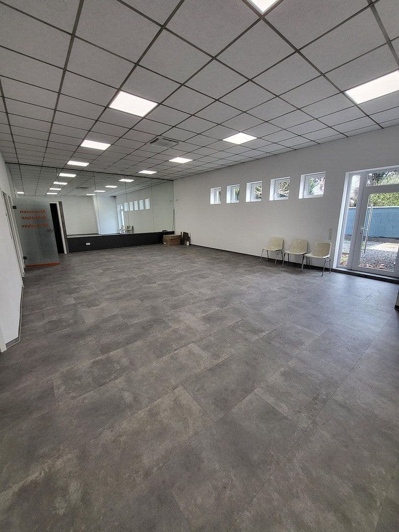 Prenájom nebytového priestoru 450 m², Viersener Straße 240, Mönchengladbach, Severné Porýnie - Westfálsko Prenájom nebytového priestoru 450 m², Viersener Straße 240, Mönchengladbach, Severné Porýnie - Westfálsko