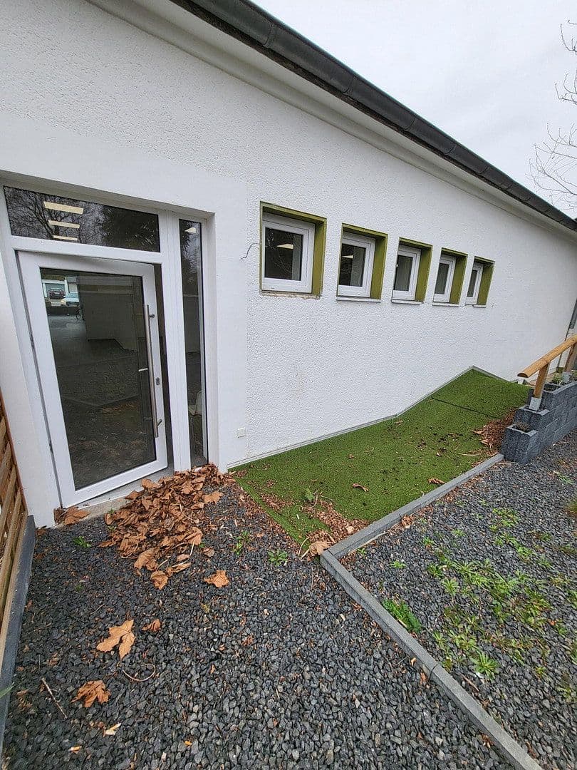 Prenájom nebytového priestoru 450 m², Viersener Straße 240, Mönchengladbach, Severné Porýnie - Westfálsko Prenájom nebytového priestoru 450 m², Viersener Straße 240, Mönchengladbach, Severné Porýnie - Westfálsko