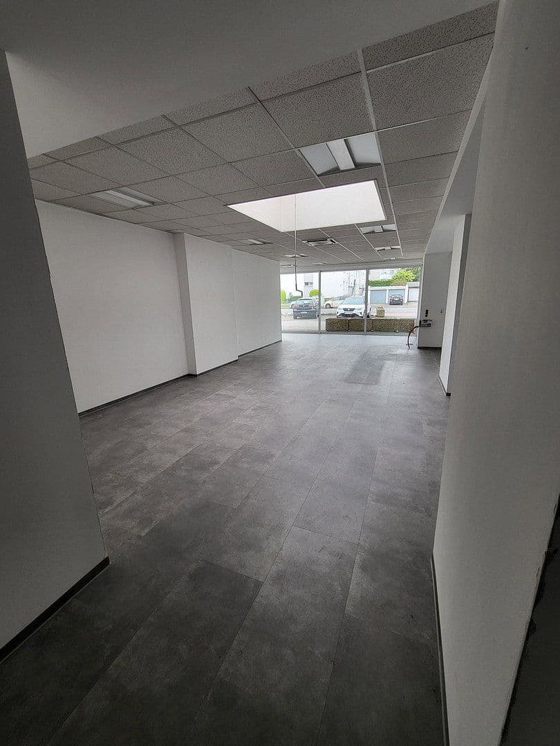 Prenájom nebytového priestoru 450 m², Viersener Straße 240, Mönchengladbach, Severné Porýnie - Westfálsko Prenájom nebytového priestoru 450 m², Viersener Straße 240, Mönchengladbach, Severné Porýnie - Westfálsko