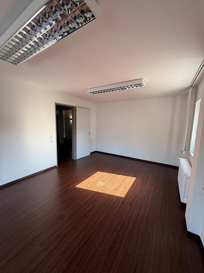 Prenájom kancelárie 170 m², Siemensstraße 9, Wiesbaden, Hesensko Prenájom kancelárie 170 m², Siemensstraße 9, Wiesbaden, Hesensko