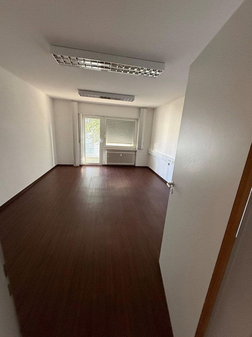 Prenájom kancelárie 170 m², Siemensstraße 9, Wiesbaden, Hesensko Prenájom kancelárie 170 m², Siemensstraße 9, Wiesbaden, Hesensko