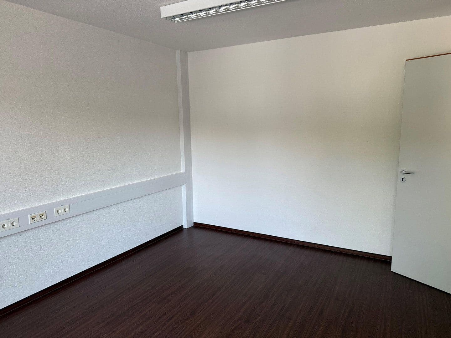 Prenájom kancelárie 170 m², Siemensstraße 9, Wiesbaden, Hesensko Prenájom kancelárie 170 m², Siemensstraße 9, Wiesbaden, Hesensko