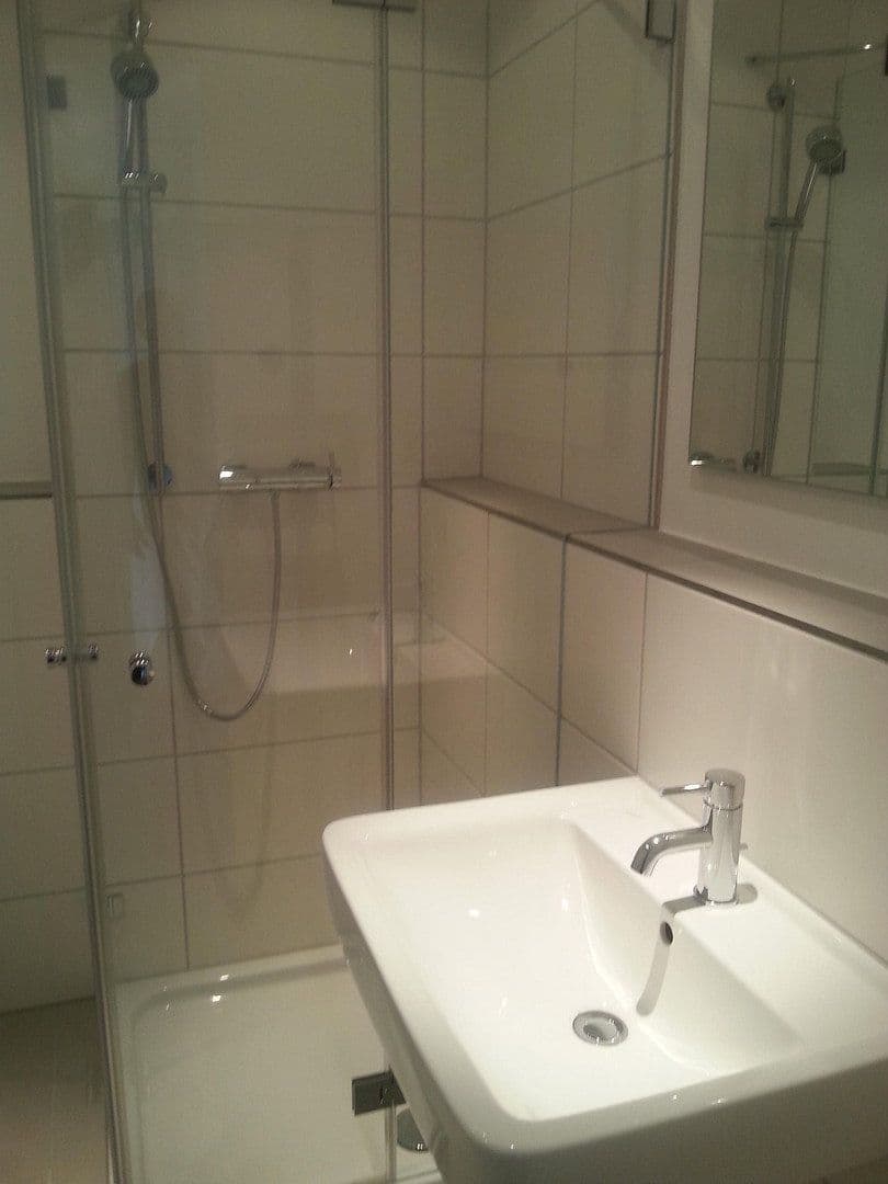 Prenájom bytu 2-izbový 35 m², Am Römerhof 51, Frankfurt, Hesensko Prenájom bytu 2-izbový 35 m², Am Römerhof 51, Frankfurt, Hesensko