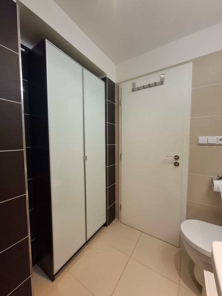 Prenájom bytu 2-izbový 42 m², Na Mlejnku, Praha, Praha Prenájom bytu 2-izbový 42 m², Na Mlejnku, Praha, Praha