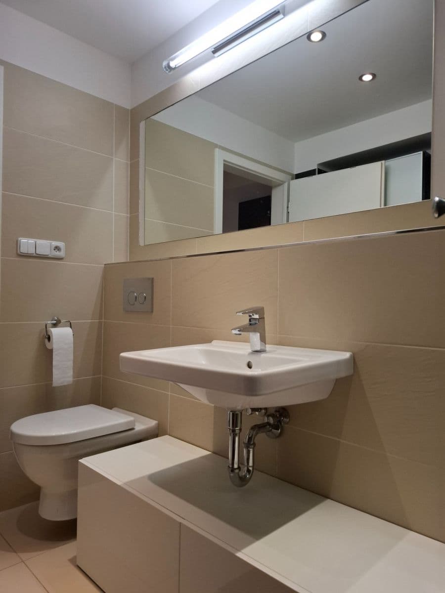 Prenájom bytu 2-izbový 42 m², Na Mlejnku, Praha, Praha Prenájom bytu 2-izbový 42 m², Na Mlejnku, Praha, Praha