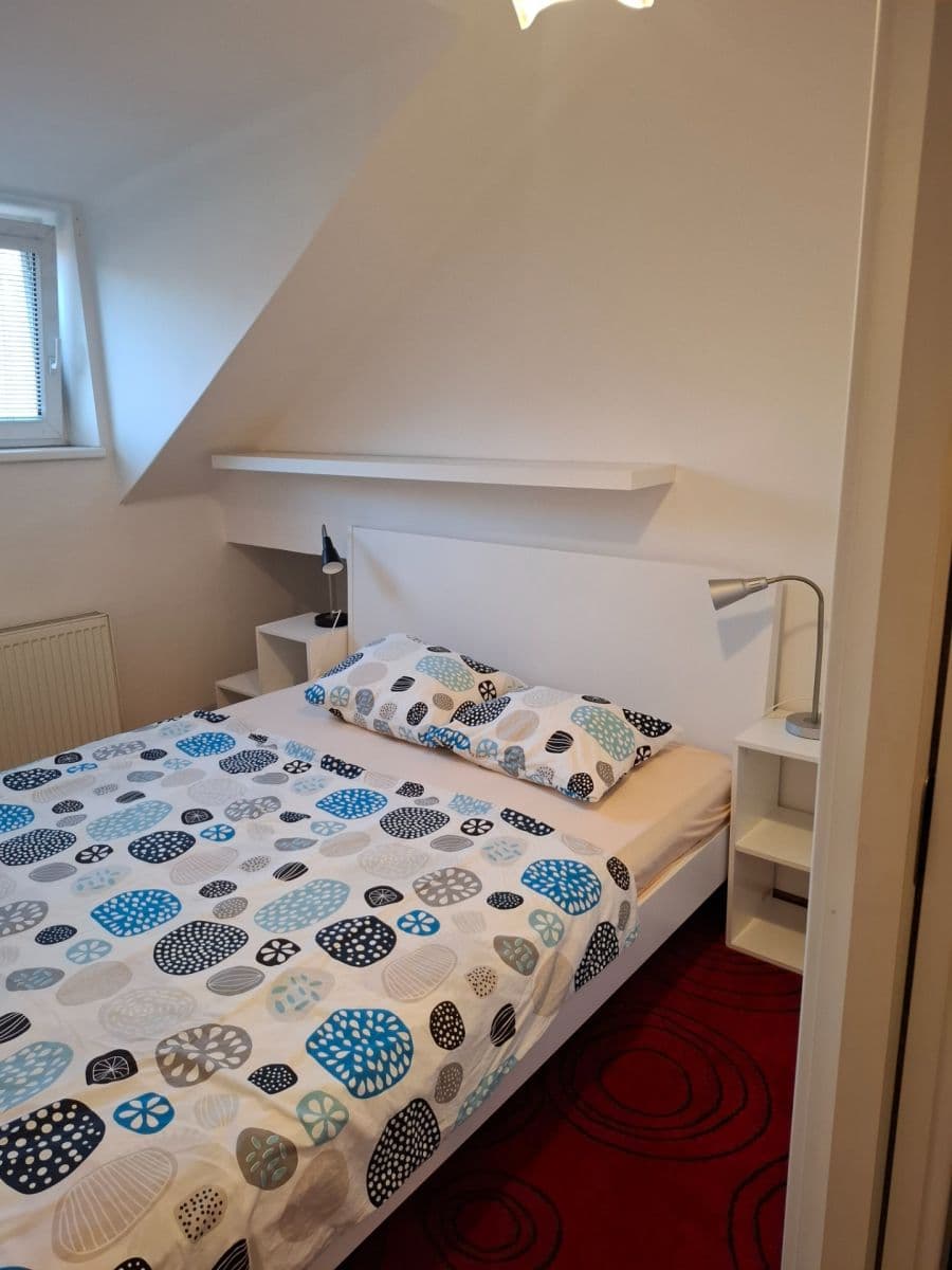 Prenájom bytu 2-izbový 42 m², Na Mlejnku, Praha, Praha Prenájom bytu 2-izbový 42 m², Na Mlejnku, Praha, Praha