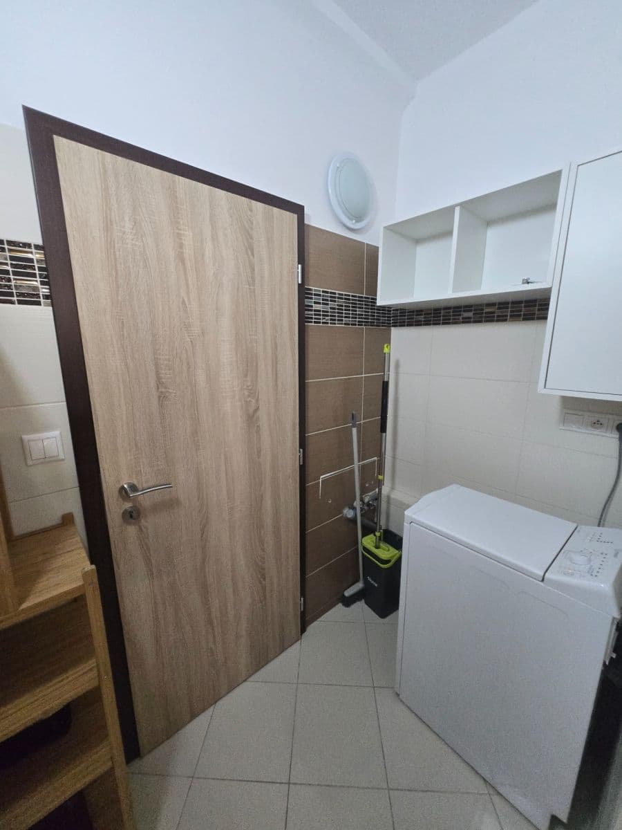 Prenájom bytu 2-izbový 45 m², Sklenárova, Ružinov, Bratislavský kraj Prenájom bytu 2-izbový 45 m², Sklenárova, Ružinov, Bratislavský kraj