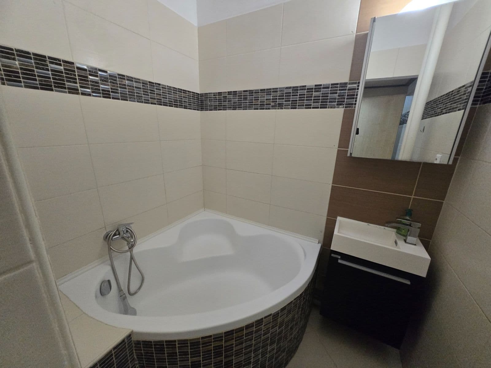 Prenájom bytu 2-izbový 45 m², Sklenárova, Ružinov, Bratislavský kraj Prenájom bytu 2-izbový 45 m², Sklenárova, Ružinov, Bratislavský kraj
