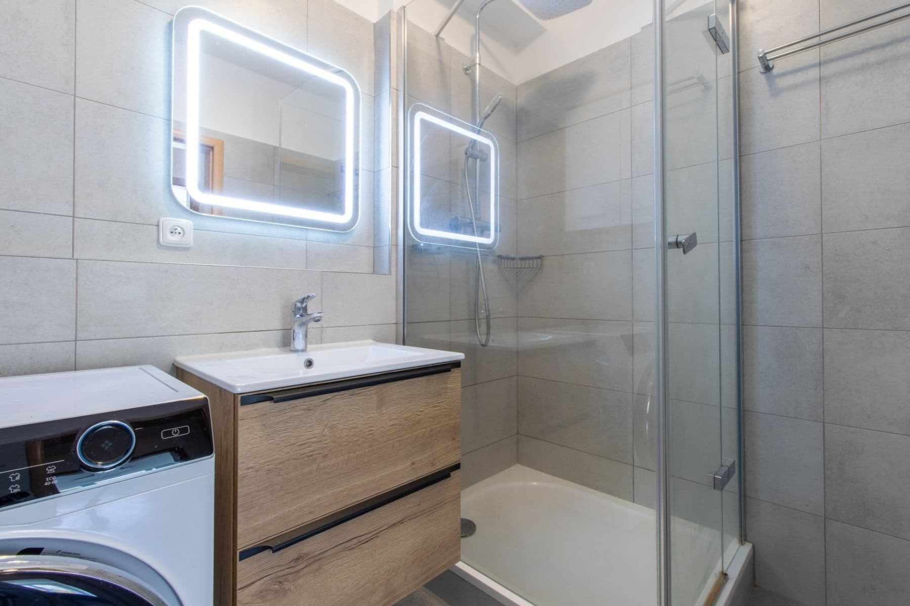 Prenájom bytu 3-izbový 79 m², Sicherova, Praha, Praha Prenájom bytu 3-izbový 79 m², Sicherova, Praha, Praha