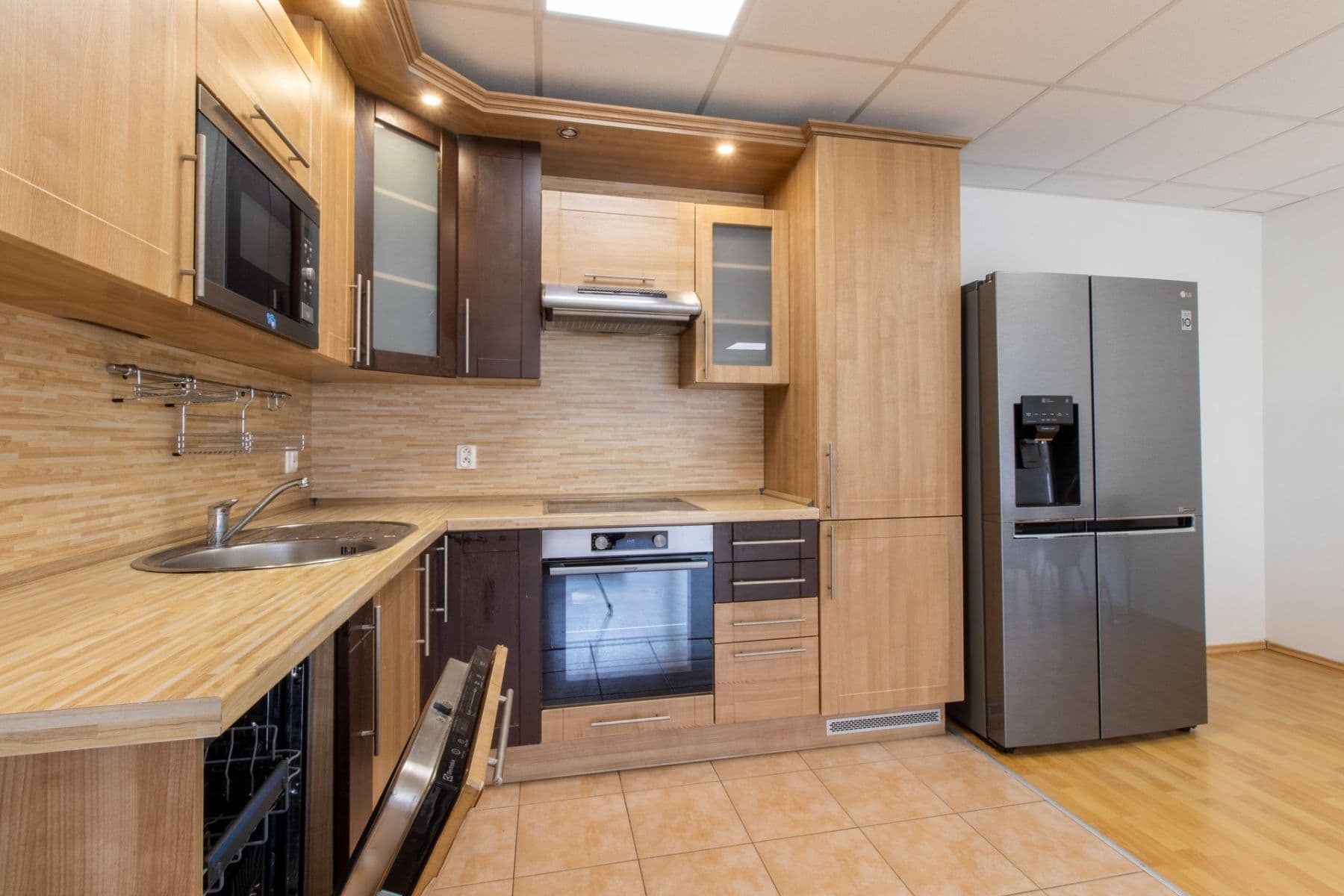 Prenájom bytu 3-izbový 79 m², Sicherova, Praha, Praha Prenájom bytu 3-izbový 79 m², Sicherova, Praha, Praha