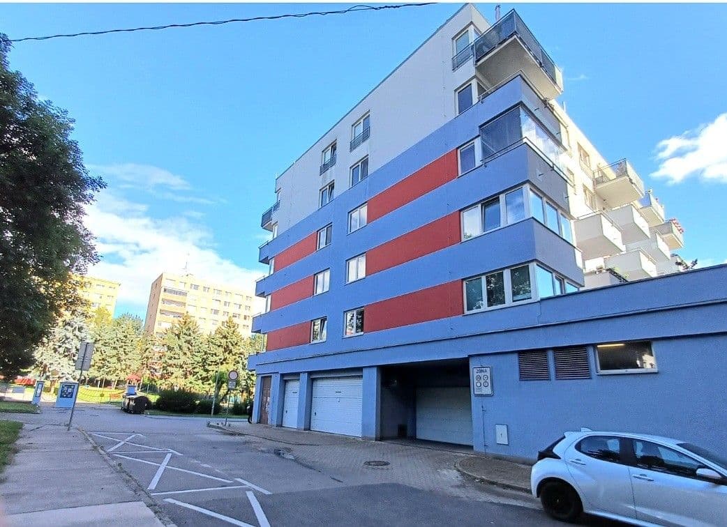 Predaj garáže 17 m², Praha, Praha Predaj garáže 17 m², Praha, Praha