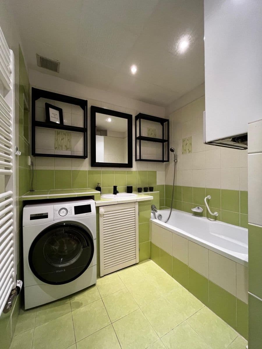 Prenájom bytu 2-izbový 55 m², Biskupcova, Praha, Praha Prenájom bytu 2-izbový 55 m², Biskupcova, Praha, Praha