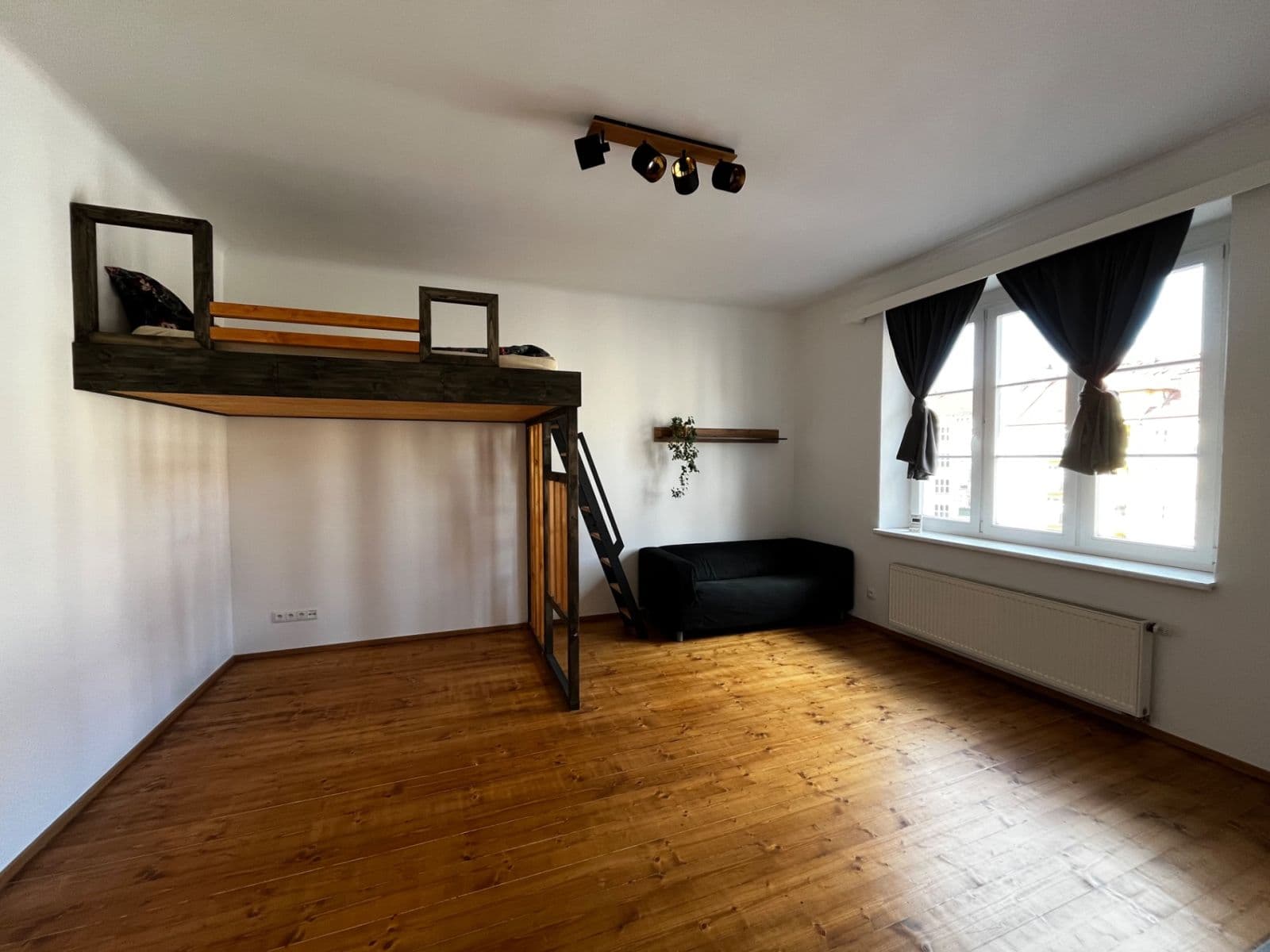 Prenájom bytu 2-izbový 55 m², Biskupcova, Praha, Praha Prenájom bytu 2-izbový 55 m², Biskupcova, Praha, Praha
