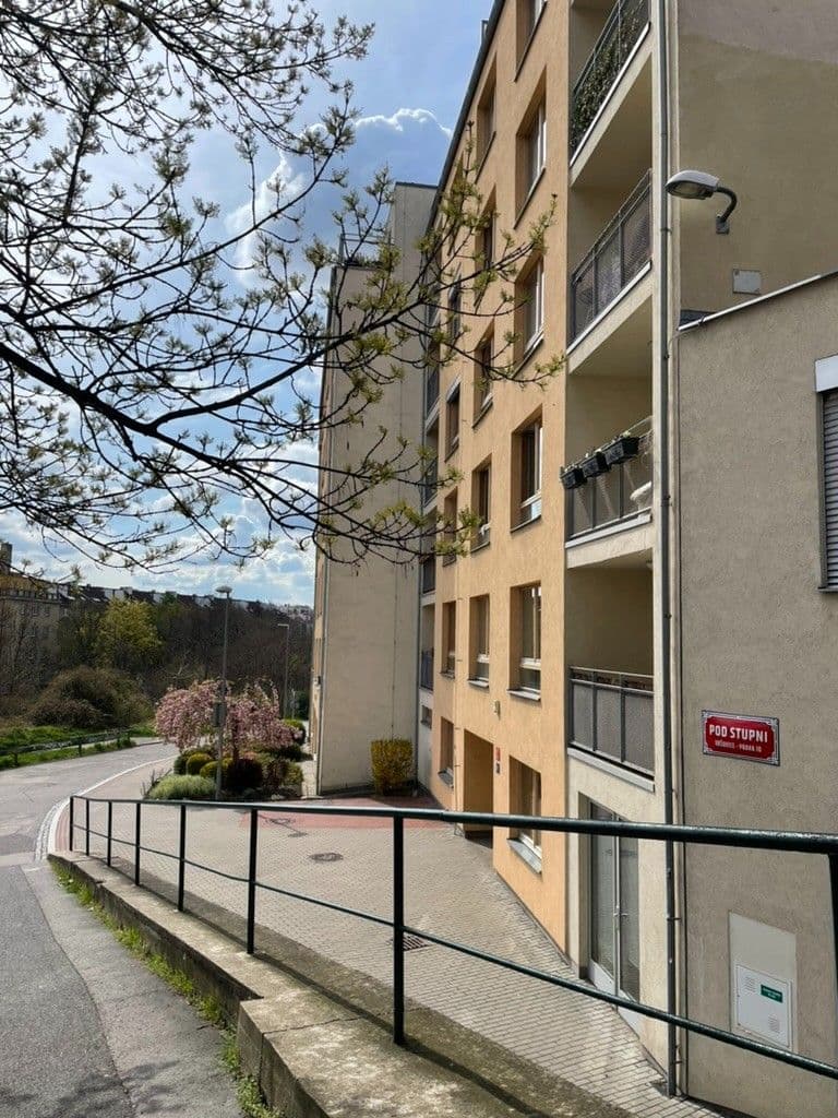 Prenájom bytu 1-izbový 40 m², Pod Stupni, Praha, Praha Prenájom bytu 1-izbový 40 m², Pod Stupni, Praha, Praha