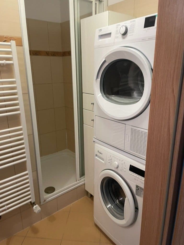 Prenájom bytu 1-izbový 40 m², Pod Stupni, Praha, Praha Prenájom bytu 1-izbový 40 m², Pod Stupni, Praha, Praha