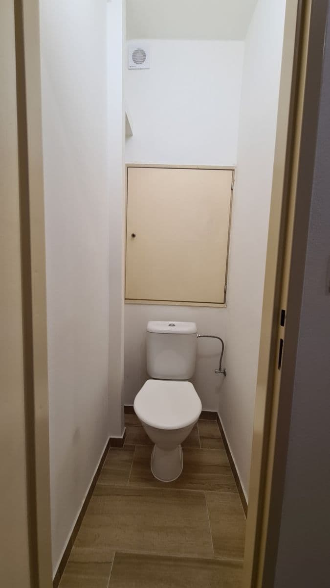 Prenájom bytu 2-izbový 66 m², Na Topolce, Praha, Praha Prenájom bytu 2-izbový 66 m², Na Topolce, Praha, Praha
