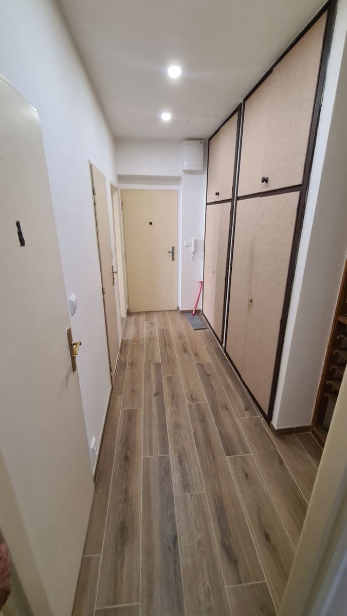 Prenájom bytu 2-izbový 66 m², Na Topolce, Praha, Praha Prenájom bytu 2-izbový 66 m², Na Topolce, Praha, Praha
