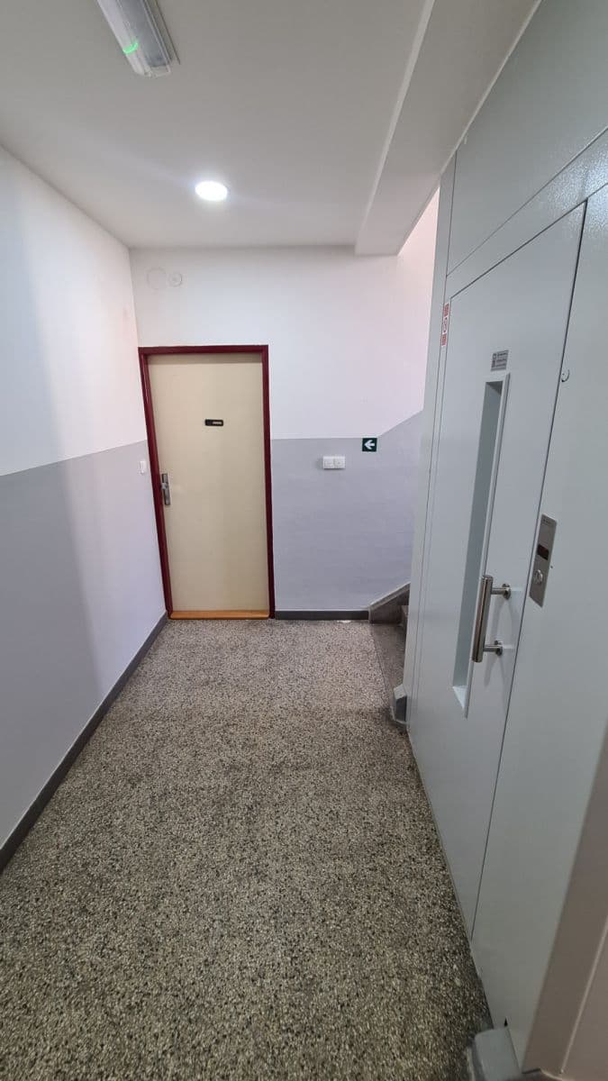 Prenájom bytu 2-izbový 66 m², Na Topolce, Praha, Praha Prenájom bytu 2-izbový 66 m², Na Topolce, Praha, Praha